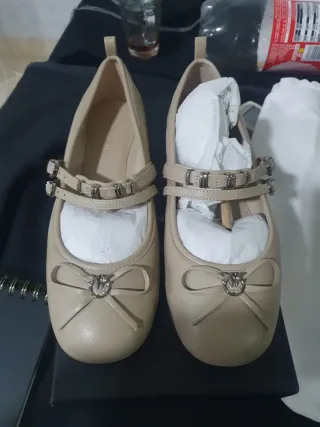 Zapatos pinko nuevos sin usar en su caja