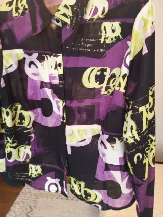 Camisa Apriori Estampada con hombreras