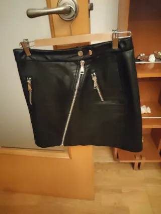 Falda cuero Stradivarius Talla M
