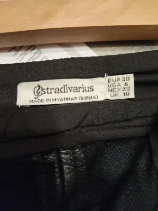 Falda cuero Stradivarius Talla M