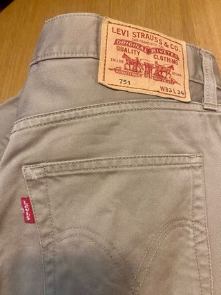 Pantalón Levi Strauss 751 W33 L34 Beige