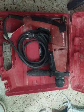 Taladro Hilti con caja