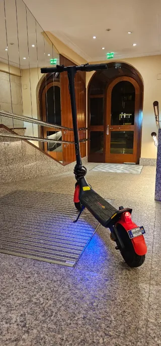 Patinete Eléctrico Red Bull