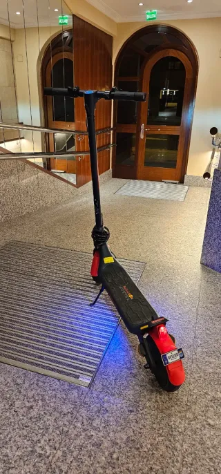 Patinete Eléctrico Red Bull