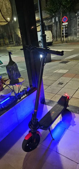 Patinete Eléctrico Red Bull