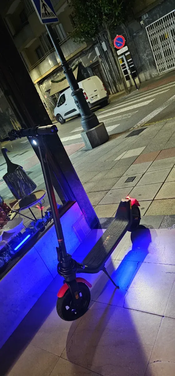 Patinete Eléctrico Red Bull