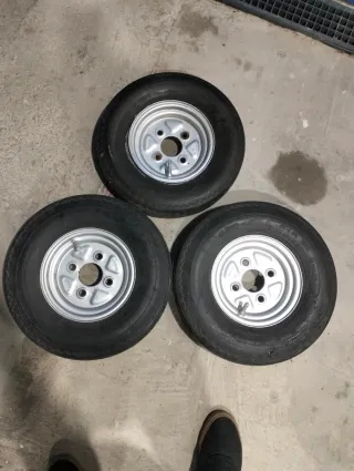 Llantas para remolque (3 unidades)