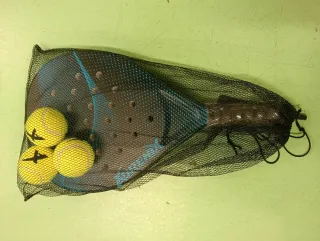 Raqueta de pádel con 3 pelotas Nueva sin estrenar
