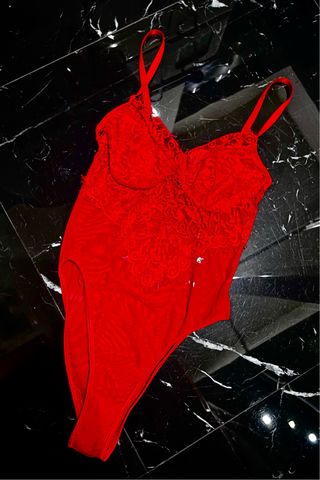 Body rosso in pizzo