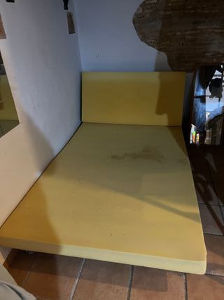 Schiuma per divano color giallo