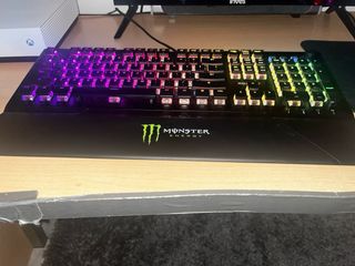 teclado edición limitada roccat vulcan pro x monst