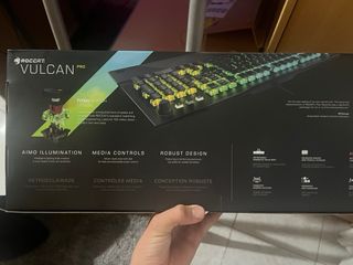 teclado edición limitada roccat vulcan pro x monst