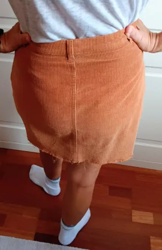 Minifalda de pana marrón