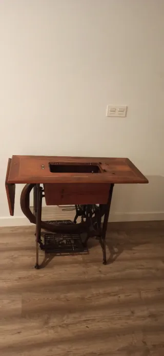 Mueble Máquina Coser Madera y Metal