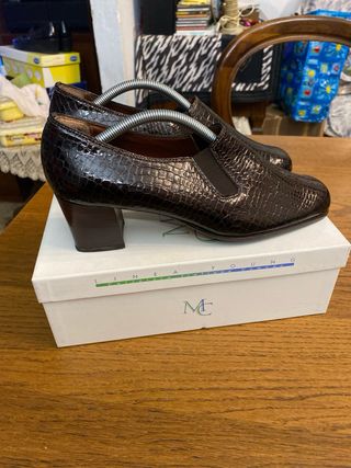 Scarpe marroni vintage effetto coccodrillo