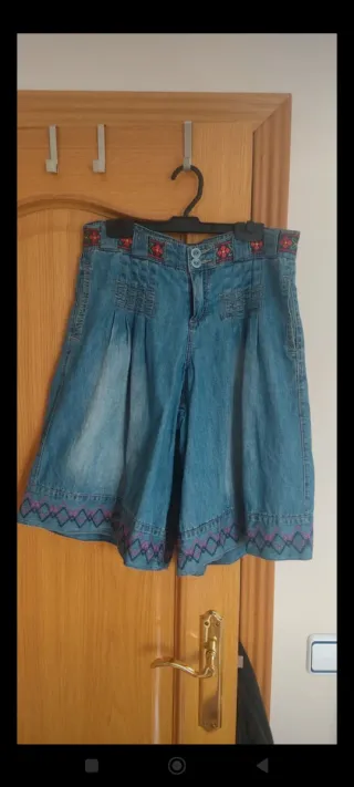 Falda pantalón vaquera con bordado