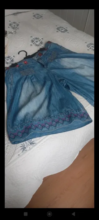 Falda pantalón vaquera con bordado