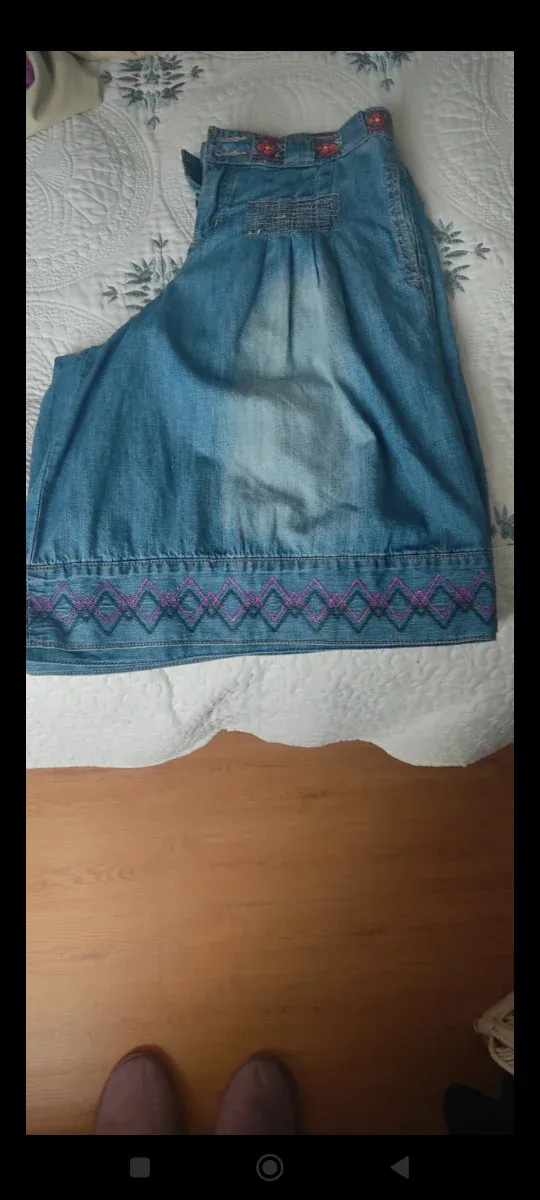 Falda pantalón vaquera con bordado