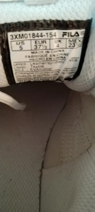 Zapatillas Fila Blancas y Rosas