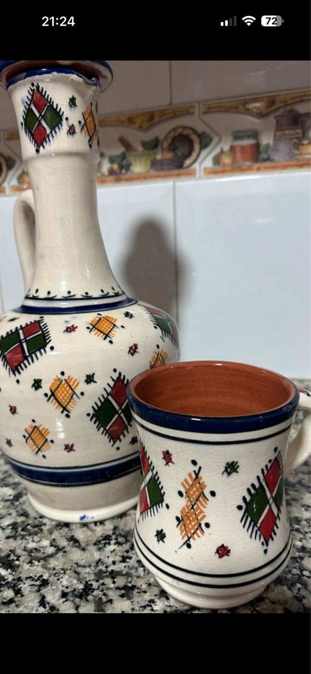 Jarra y vaso de cerámica a juego