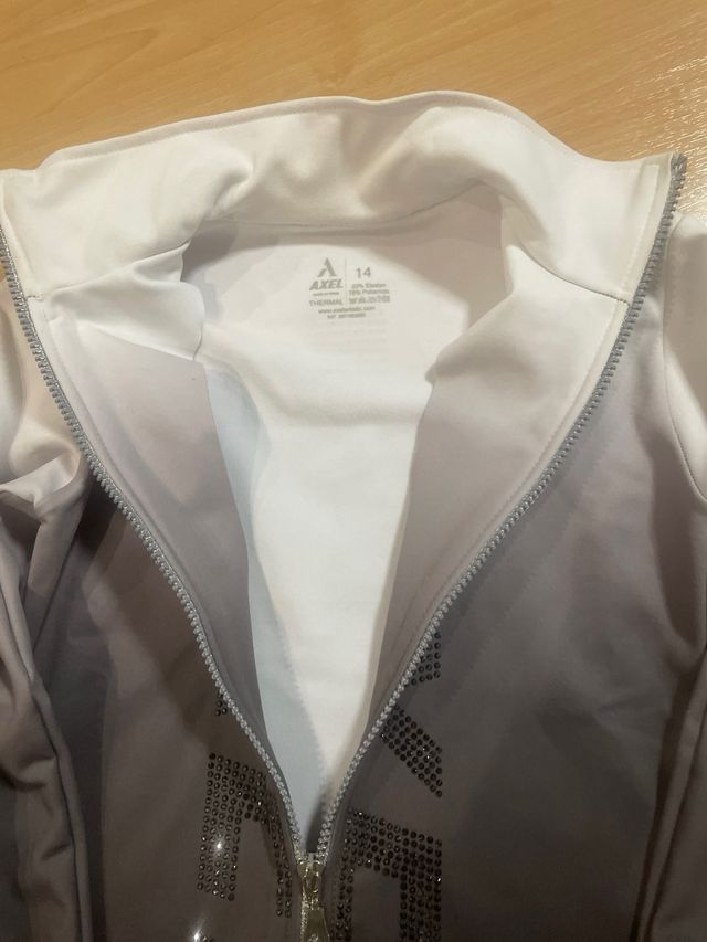 Chaqueta deportiva talla 8-10 años