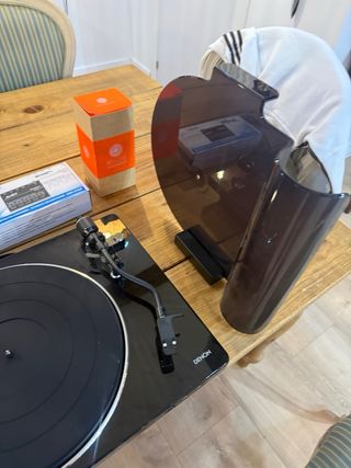 Tocadiscos Denon Negro + Altavoces