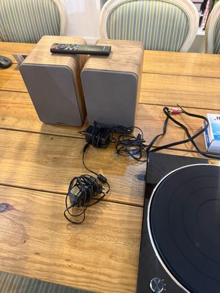 Tocadiscos Denon Negro + Altavoces