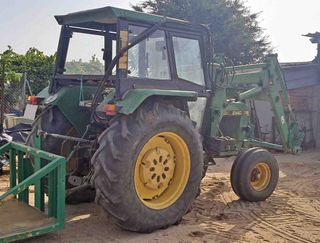 Lote John Deere 2140 con pala.