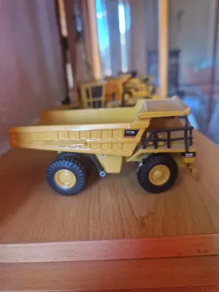 Conjunto 21 Miniaturas Maquinaria Caterpillar