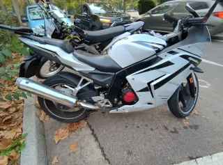 Daelim Roadwin 125 R