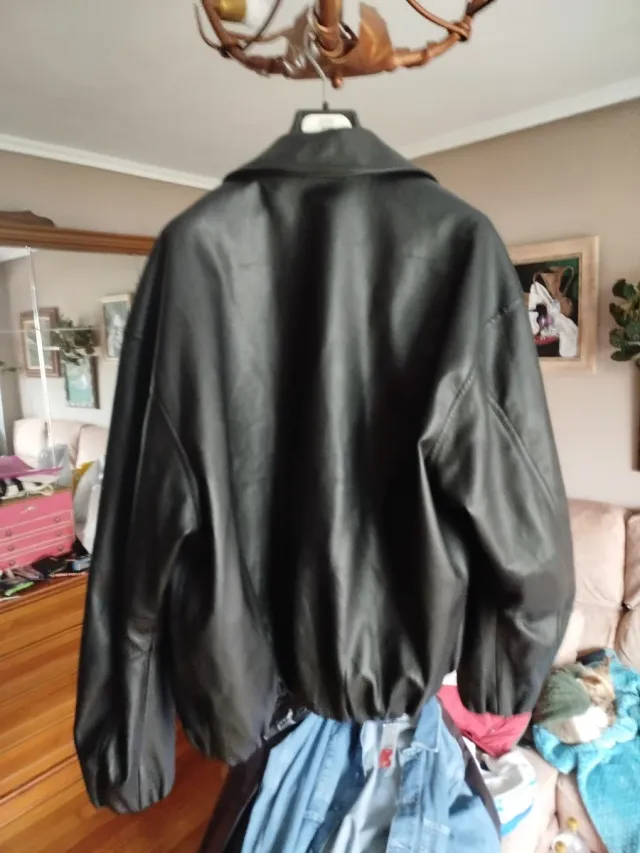 Cazadora efecto piel Zara