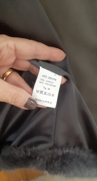 Pellicciotto ecologico grigio con cappuccio