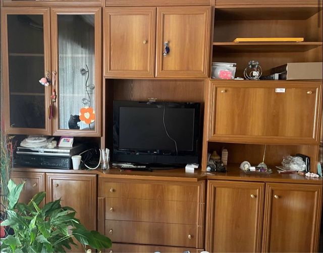 Mueble de salón madera y cristal