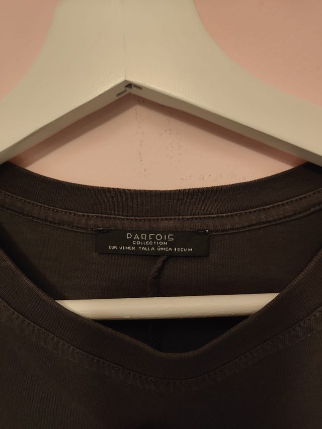 Camiseta de gris oscuro de Parfois