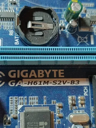 Lote de 4 schede madri LGA 1155-1156-775 senza test