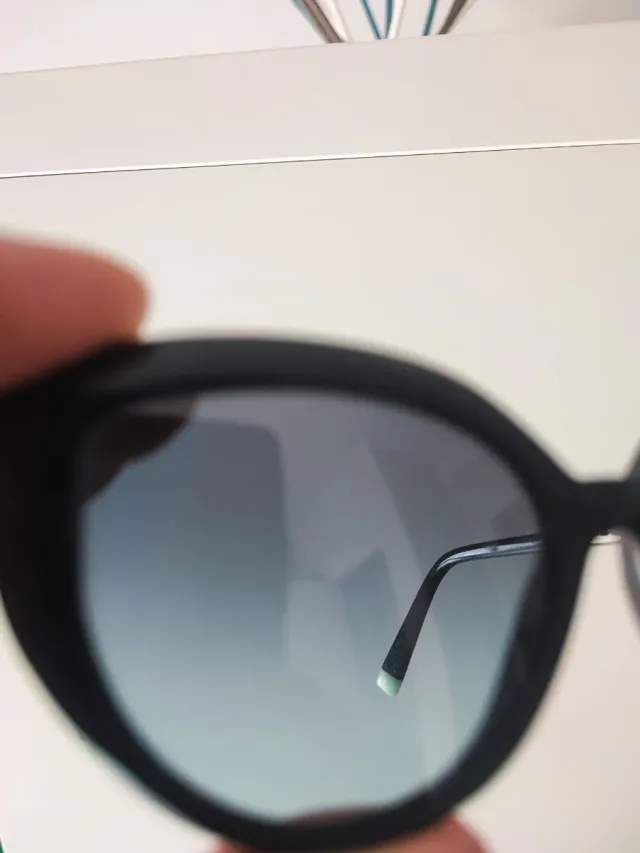 Occhiali da sole Tiffany neri e blu