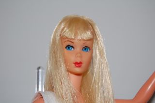 Barbie 1970 Dramatic New Living vintage doll busy