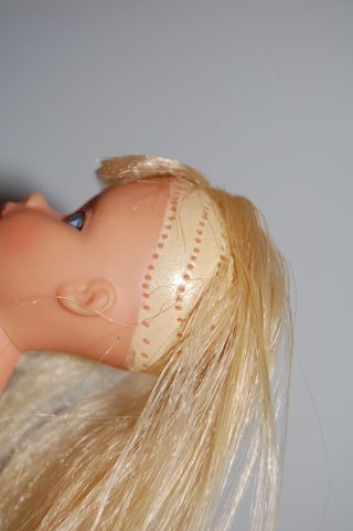 Barbie 1970 Dramatic New Living vintage doll busy