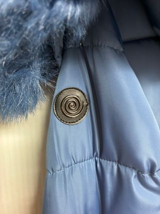 Plumífero 3/4 con capucha y pelo