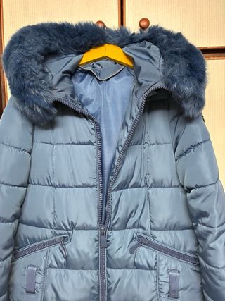 Plumífero 3/4 con capucha y pelo