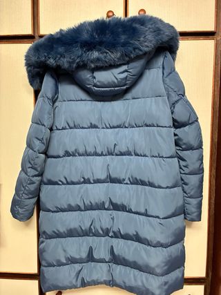 Plumífero 3/4 con capucha y pelo