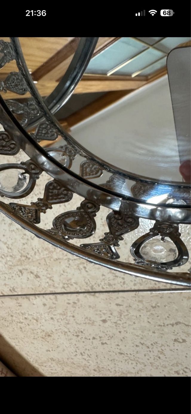 Bandeja decorativa plateada y transparente