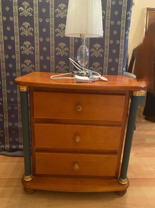 Cabecero,lamparas y mesillas de noche ,120€ todo