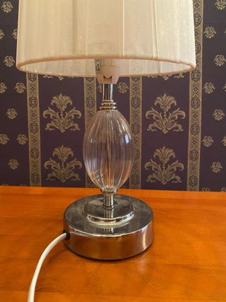 Cabecero,lamparas y mesillas de noche ,120€ todo