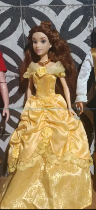 Muñeca Bella Vestido Amarillo