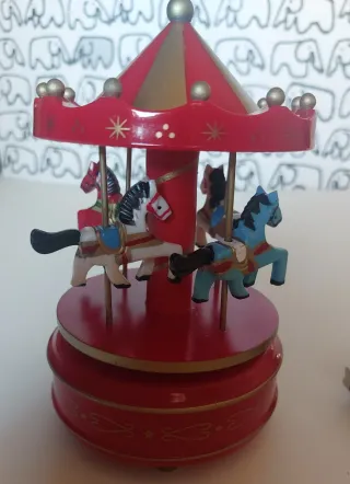 Carillon giostra cavallini h cm 18 rosso e oro