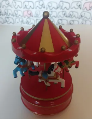 Carillon giostra cavallini h cm 18 rosso e oro