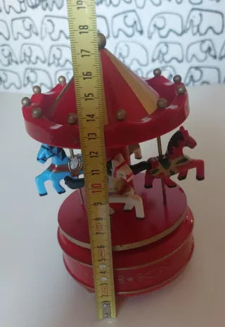Carillon giostra cavallini h cm 18 rosso e oro