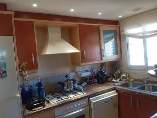 Están en Valencia. Muebles de cocina.