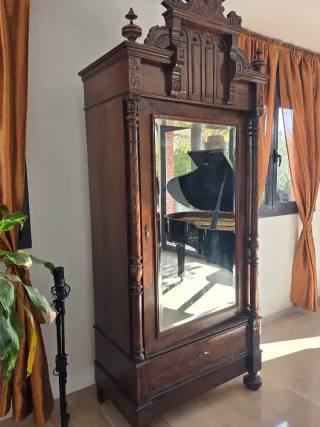 Armario antiguo madera maciza con espejo